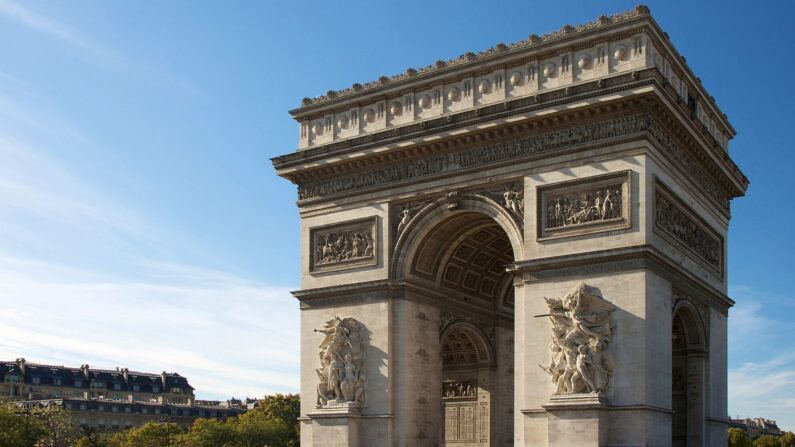 La toile de cinéma géante sera placée devant l'arc de triomphe. (Crédit : 	Jiuguang Wang)