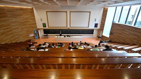 « Aujourd’hui ton violeur, demain ton docteur » : la faculté de médecine de Tours accusée d’avoir protégé un étudiant