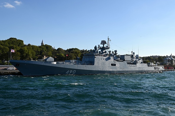 -L’Ukraine déclare avoir détruit deux patrouilleurs russes, près de l'île aux Serpents, en mer Noire, ce lundi 02 mai 2022. Photo par OZAN KOSE/AFP via Getty Images.