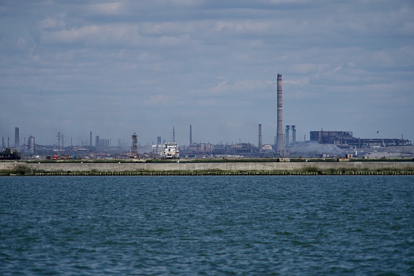 Une vue du terrain de l'usine sidérurgique Azovstal dans la ville de Mariupol, le 29 avril 2022, dans le cadre de l'action militaire russe en Ukraine.  (Photo : ANDREY BORODULIN/AFP via Getty Images)