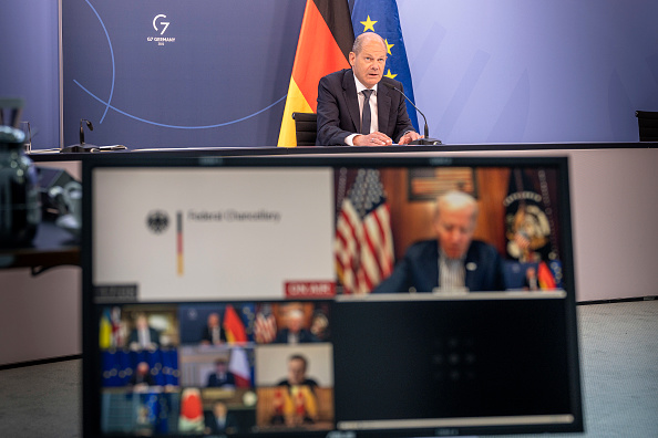 Le chancelier Scholz lors d'une vidéoconférence du G7.  
(Photo Guido Bergmann/Bundesregierung via Getty Images)