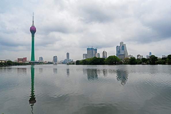 - La Lotus Tower, un gratte-ciel en forme de fleur financé par des fonds chinois, à Colombo le 5 mai 2022. Photo ISHARA S. KODIKARA/AFP via Getty Images.