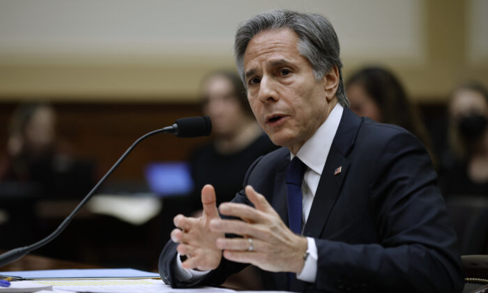 Le secrétaire d'État Antony Blinken témoigne devant la commission des affaires étrangères de la Chambre des représentants au Capitole, à Washington, le 28 avril 2022. (Chip Somodevilla/Getty Images)