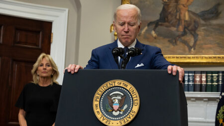 Biden se rend à Uvalde, pour apaiser la souffrance d’une ville traumatisée par une tuerie