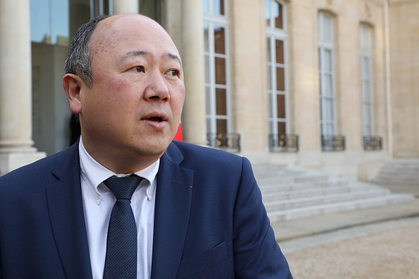 Le député français Buon-Huong Tan arrive au palais de l'Élysée à Paris le 16 février 2018, où il a été invité par le président français Emmanuel Macron pour célébrer le Nouvel An chinois.   (LUDOVIC MARIN/AFP via Getty Images)