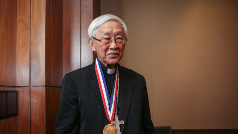 Le cardinal Joseph Zen, recevant la médaille de la liberté Truman-Reagan lors de la cérémonie organisée en son honneur par la Victims of Communism Memorial Foundation, au Rayburn House Office Building, au Capitole, le 28 janvier 2019. (Samira Bouaou/Epoch Times)