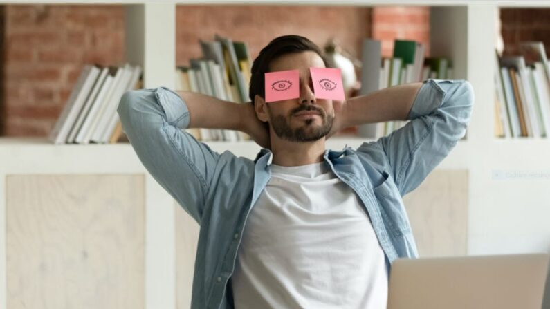 Parfois, nous avons besoin de faire autre chose - ou de ne rien faire du tout - pour trouver la bonne façon d'aborder une tâche difficile. (fizkes/Shutterstock)