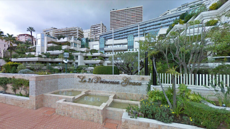 C'est dans cet immeuble de la prestigieuse avenue Princesse Grace qu'un incendie a couté la vie d'un pompier de Monaco. (Capture d'écran/Google Maps)