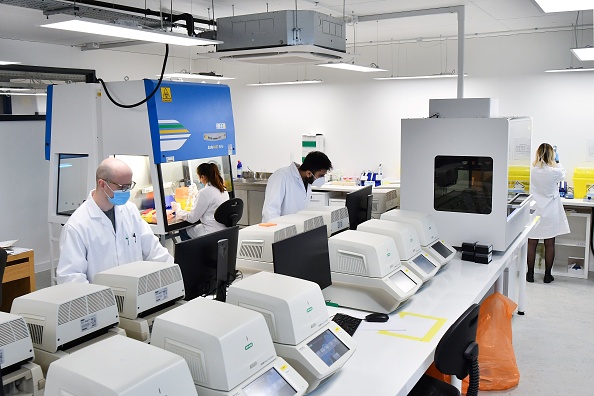 Le laboratoire de Biogroup Laboratory dans l'ouest de Londres, le 21 janvier 2021. (Photo : JUSTIN TALLIS/AFP via Getty Images)