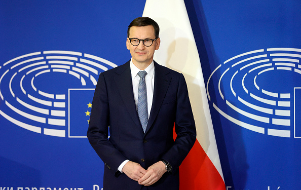 Le Premier ministre polonais Mateusz Morawiecki arrive pour un débat sur la crise de l'État de droit en Pologne et la primauté du droit européen au Parlement européen à Strasbourg, le 19 octobre 2021. (Photo : RONALD WITTEK/POOL/AFP via Getty Images)