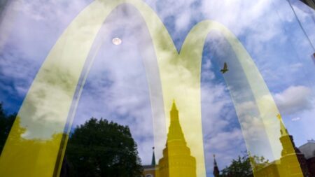 Les anciens McDo de Russie rebaptisés « Vkousno i totchka » par leur nouveau propriétaire russe