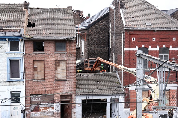 Démolition de la maison de Marc Dutroux, condamné  pour enlèvement et meurtre d'enfants, à Marcinelle, le 7 juin 2022. (Photo : KENZO TRIBOUILLARD/AFP via Getty Images)