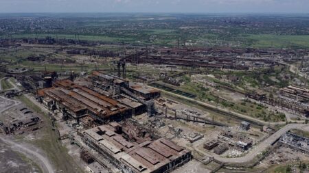 Ukraine: avec l’armée russe dans les ruines d’Azovstal, symbole du siège de Marioupol