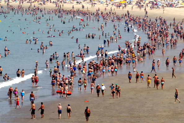 La plage de Samil, près de Vigo, dans la région de Galice, au nord-ouest de l'Espagne.   (MIGUEL RIOPA/AFP via Getty Images)