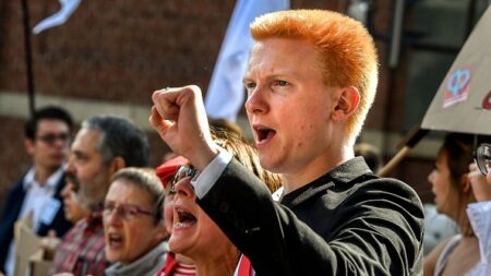 Adrien Quatennens appelle à une « grande marche populaire en direction de Matignon » : « choquant », « irresponsable », réagit une partie de la gauche