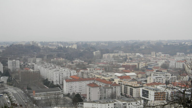 Vue depuis les jardins ouvriers de Loyasse sur le quartier Gorge-de-Loup, Lyon. (Photo Xavier Caré / CC BY-SA 3.0)