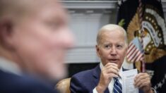 Biden dévoile accidentellement une antisèche