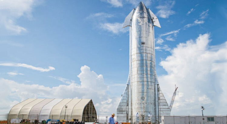 Prototype du vaisseau spatial Starship de SpaceX sur le site de lancement à Boca Chica, au Texas, le 28 septembre 2019. (Loren Elliott/Getty Images)