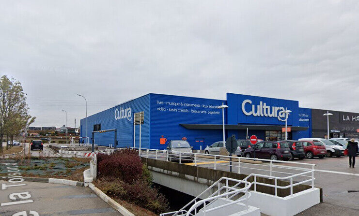 C'est au magasin Cultura du centre commercial La Toison d'or que ce trentenaire a emmené ses enfants pour une sortie spéciale le 9 juillet 2022. (Capture d'écran/Google Maps)