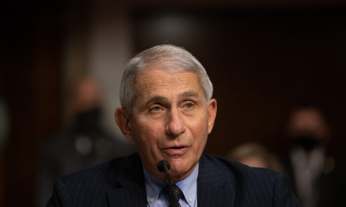 Le Dr Anthony Fauci, directeur de l'Institut national des allergies et des maladies infectieuses, témoigne devant la Commission sénatoriale de la santé, de l'éducation, du travail et des pensions au Capitole, à Washington, le 23 septembre 2020. (Graeme Jennings/Pool/Getty Images)