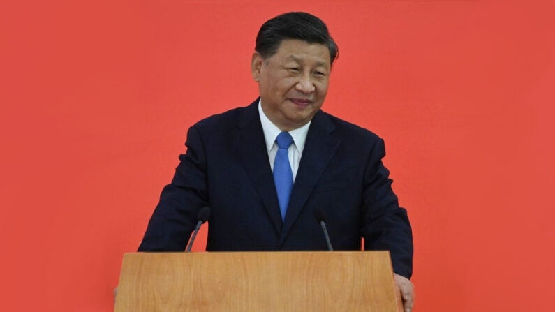 Le président chinois Xi Jinping lors de son discours de célébration du 25e anniversaire de la rétrocession de Hong Kong de la Grande-Bretagne à la Chine, le 30 juin 2022. (Photo par SELIM CHTAYTI/POOL/AFP via Getty Images)