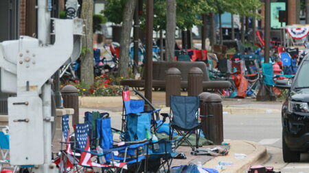 Fusillade près de Chicago : 6 morts et 24 blessés, un suspect interpellé