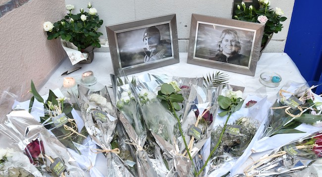 Deux enseignants d'un collège de Tarbes, Gabriel Fourmigue, 55 ans, et Aurélie Pardon, 32 ans, ont été tués par balles dans le village de Pouyastruc le 5 juillet 2022. (Photo : BASTIEN ARBERET/AFP via Getty Images)