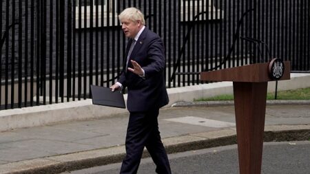 Boris Johnson se résout à quitter Downing Street