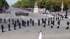 Grosse émotion lors de l’interprétation de Candice Parise lors du défilé du 14 juillet