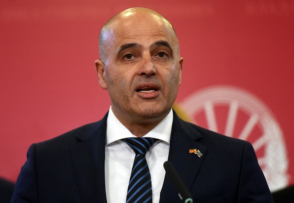 Le Premier ministre de Macédoine du Nord, Dimitar Kovacevski, prononce un discours lors d'une conférence de presse dans le bâtiment du gouvernement à Skopje, le 16 juillet 2022. (Photo : ROBERT ATANASOVSKI/AFP via Getty Images)