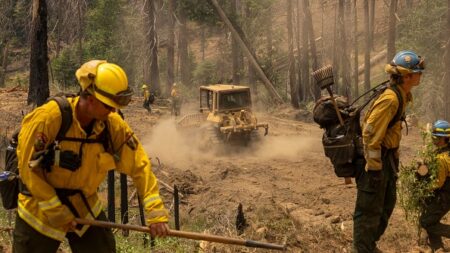 Un incendie géant se propage à toute allure en Californie