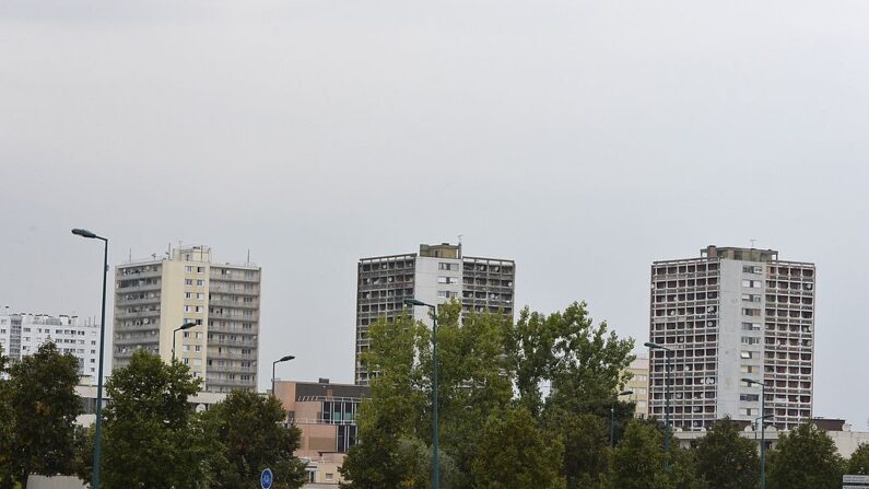 Vue de tours du Val-Fourré, à Mantes-la-Jolie, en septembre 2015. (photo MIGUEL MEDINA/AFP via Getty Images)