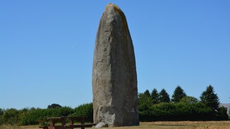 Vidéo – 4 personnes blessées lors d’une levée de menhir de 30 tonnes dans le Finistère