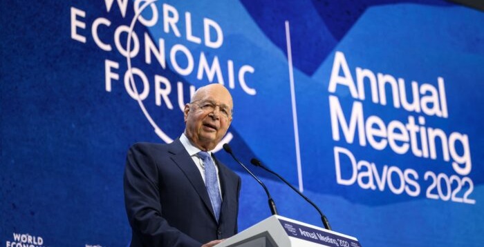 Le fondateur et président exécutif du Forum économique mondial, Klaus Schwab, au Centre des congrès lors de la réunion annuelle du Forum économique mondial (FEM) à Davos, le 23 mai 2022. (Fabrice Coffrini/AFP via Getty Images)