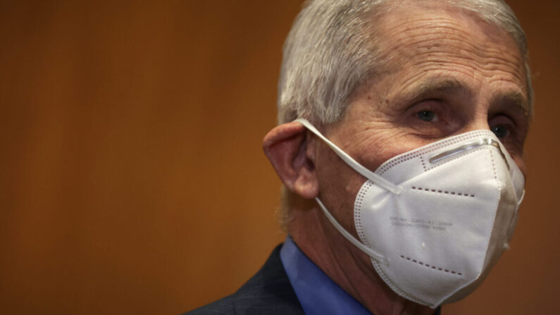 Le Dr Anthony Fauci, directeur de l'Institut national des allergies et des maladies infectieuses (NIAID) et principal conseiller médical du président américain Joe Biden, lors d'une audition à Washington le 17 mai 2022. (Alex Wong/Getty Images)