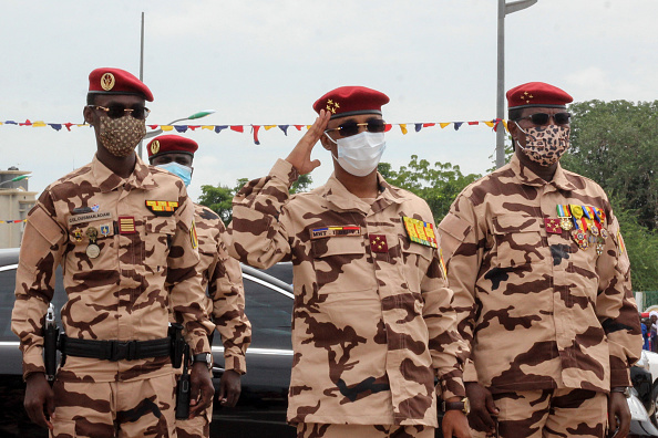 -Le Tchad a célébré le 61e anniversaire de son l'indépendance le 11 août 2021, avec un grand défilé militaire à N'Djamena en présence de Mahamat Idriss Deby Itno, président du Conseil militaire de transition depuis le décès de son père Idriss Deby Itno en avril. Photo de DJIMET WICHE/AFP via Getty Images.