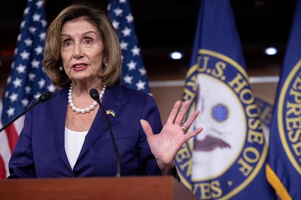 La présidente de la Chambre des représentants des États-Unis, Nancy Pelosi, démocrate de Californie, tient sa conférence de presse hebdomadaire au Capitole à Washington, DC, le 29 juillet 2022. (Photo : SAUL LOEB/AFP via Getty Images)