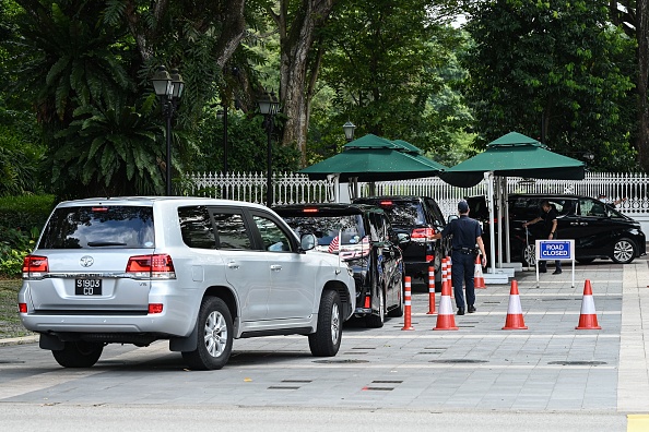 L’arrivée de la présidente américaine de la Chambre Nancy Pelosi au palais présidentiel d'Istana à Singapour le 1er août 2022. Photo de ROSLAN RAHMAN/AFP via Getty Images.