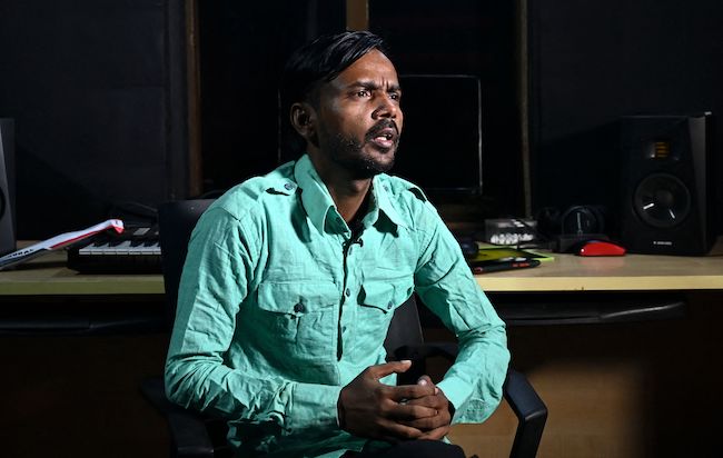 Le crooneur Hero Alom, star des réseaux sociaux au Bangladesh. (Photo : MUNIR UZ ZAMAN/AFP via Getty Images)