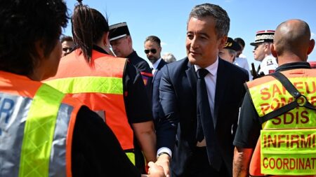 Incendies : Gérald Darmanin appelle les employeurs à libérer en août leurs salariés pompiers volontaires