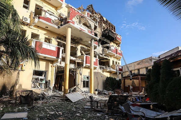 -L’hôtel Hayat à Mogadiscio est vu le 21 août 2022. Photo de Hassan Ali ELMI / AFP via Getty Images.