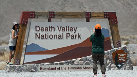 Crues exceptionnelles dans la désertique Vallée de la Mort, en Californie