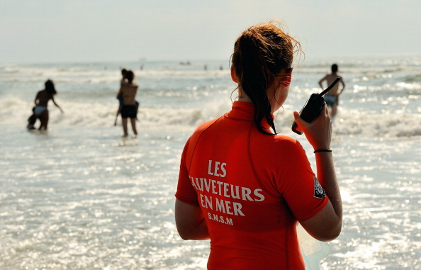 Une sauveteuse française de la SNSM (Société Nationale de Sauvetage en Mer).  (PHILIPPE HUGUEN/AFP via Getty Images)