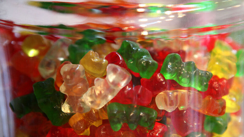 Oursons en gélatine  dans un bocal en verre, confiserie Sweet Dish à San Francisco, le 3 avril 2009. (Justin Sullivan/Getty Images)