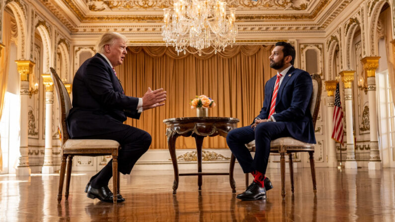 Interview de l'ancien président Donald Trump menée par Kash Patel pour EpochTV à Mar-a-Lago à Palm Beach, Floride, le 31 janvier 2022. (Epoch Times)