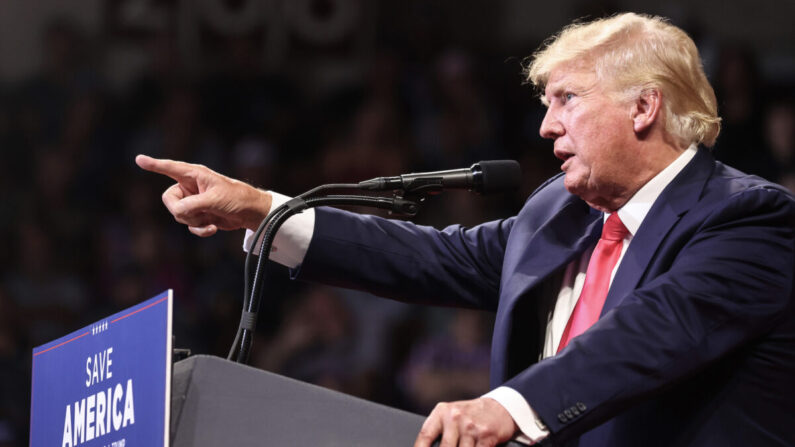 L'ancien président Donald Trump lors d'un rassemblement de soutien aux candidats du Parti républicain de l'Arizona, à Prescott Valley, Ariz, le 22 juillet 2022. (Mario Tama/Getty Images)