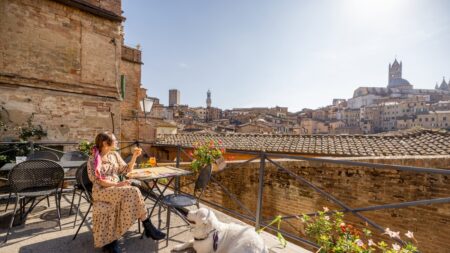 Des moments médiévaux dans une ville toscane parfaite