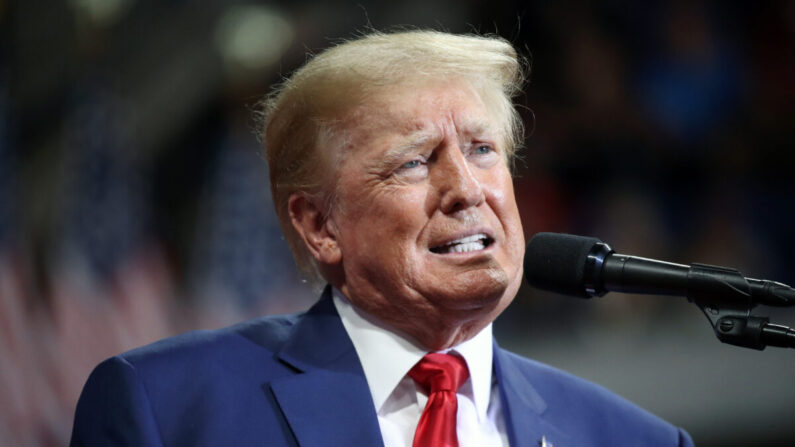 L'ancien président Donald Trump lors d'un rassemblement de soutien aux candidats locaux à la Mohegan Sun Arena de Wilkes-Barre, en Pennsylvanie, le 3 septembre 2022. (Spencer Platt/Getty Images)