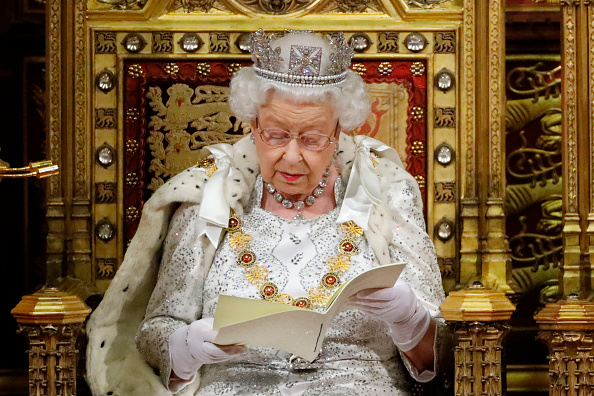 La reine Elizabeth II a accédé au Trône en 1952. Photo de Tolga Akmen Piscine WPA/Getty Images.