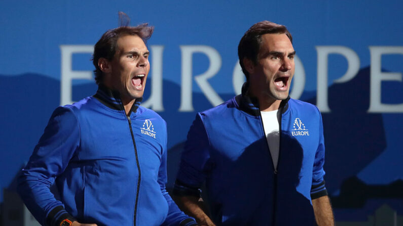 Rafael Nadal de l'équipe Europe et son coéquipier Roger Federer lors de la Laver Cup 2019 au Palexpo de Genève, le 20 septembre 2019. (Photo by Julian Finney/Getty Images for Laver Cup)